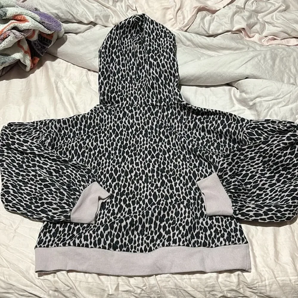 Nordstrom 10/12 lavander animal print sweatshirt hooded billow sleeve euc